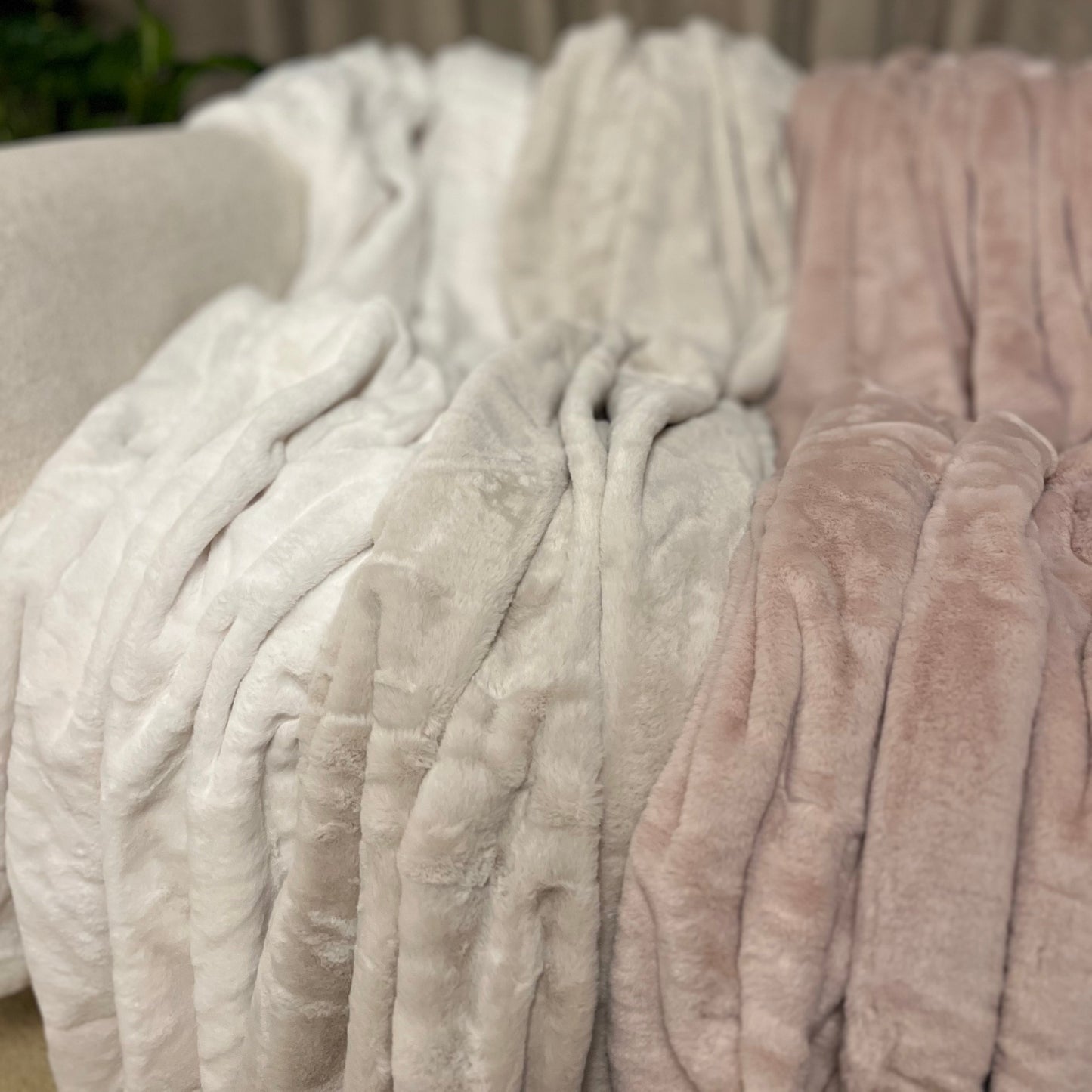 Lux Thick Ivory Throw