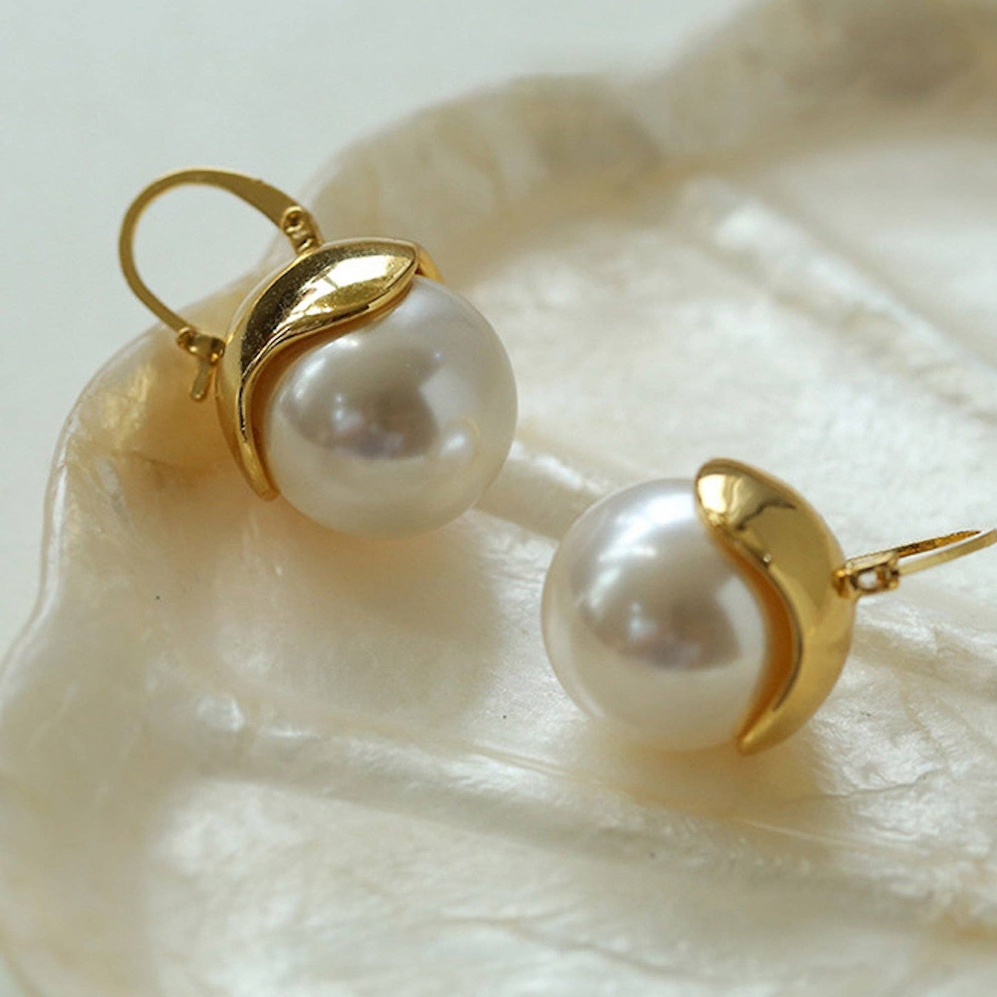 Chic Modern Vintage Pearl Drop Earrings