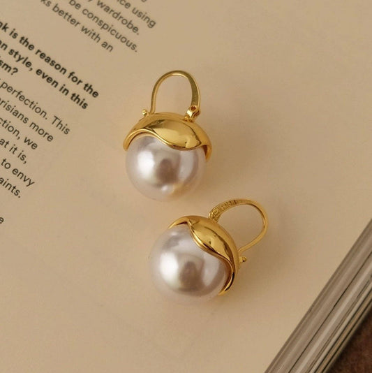 Chic Modern Vintage Pearl Drop Earrings