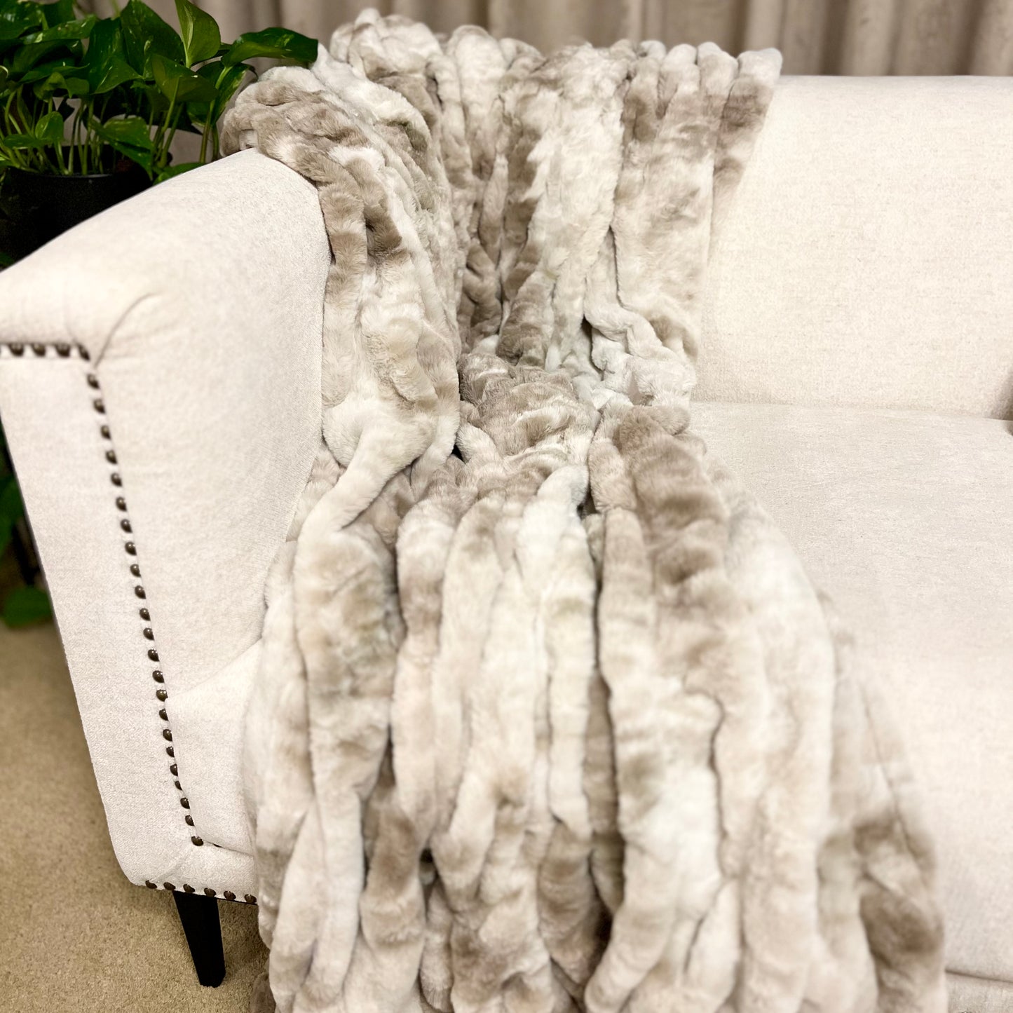 Lux Extra Thick Cream And Mink Throw
