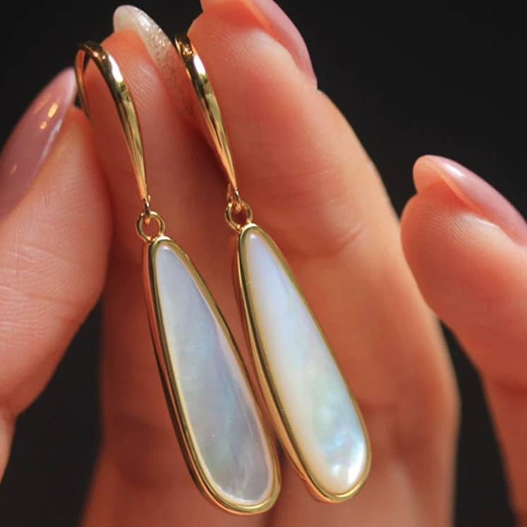 Chunky minimal design natural MOP drop earrings